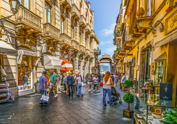 shopping-in-taormina-sicily